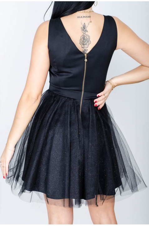 Efektowna sukienka z brokatowym tiulem czarna