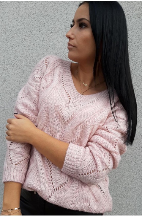 Sweter ażurowy w serek różowy